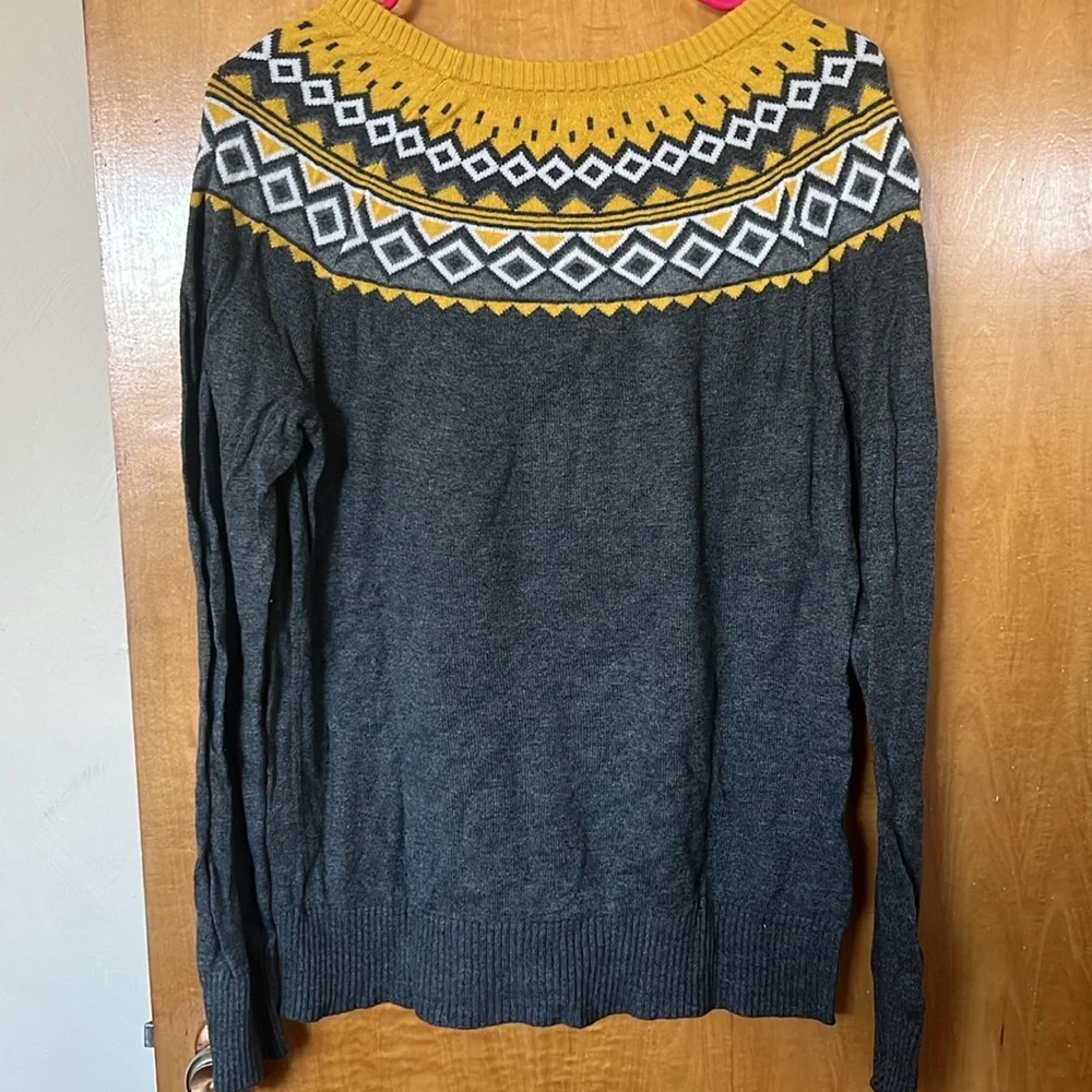XL yellow, gray, and white fair isle sweater - Picture 3 of 3